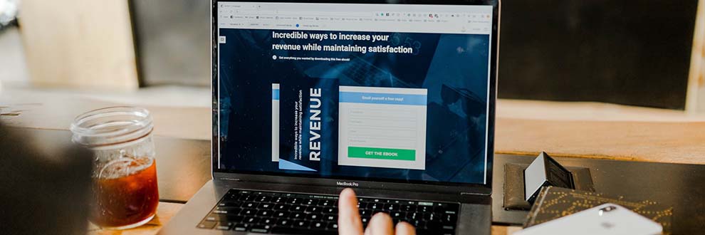 独自のコンテンツ管理システムで自由度の高いホームページの更新が可能